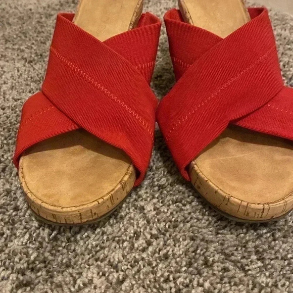 Aerosols red cork wedge -3 in height - soft flexible straps - size 9.5 - Picture 2 of 6